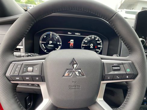 New 2025 Mitsubishi Outlander 4WD Plug-In Hybrid image 16