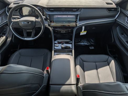 New 2026 Jeep Grand Cherokee Limited AWD/4WD image 8