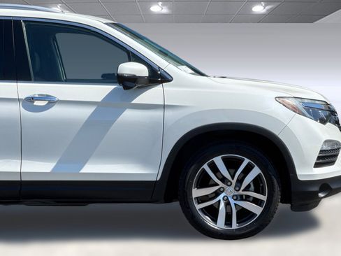 Used 2017 Honda Pilot Touring image 21