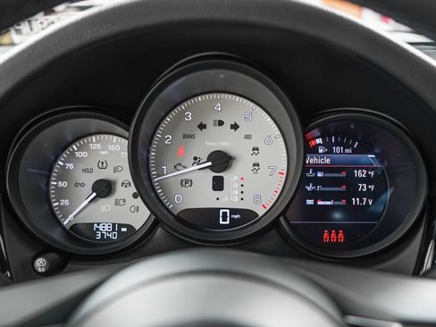 Certified 2024 Porsche Macan AWD/4WD image 18