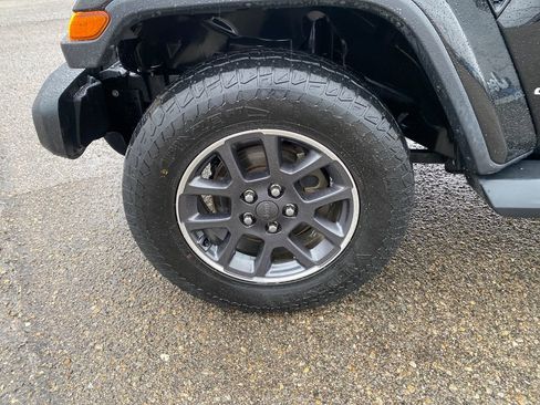 Used 2020 Jeep Gladiator Overland image 28