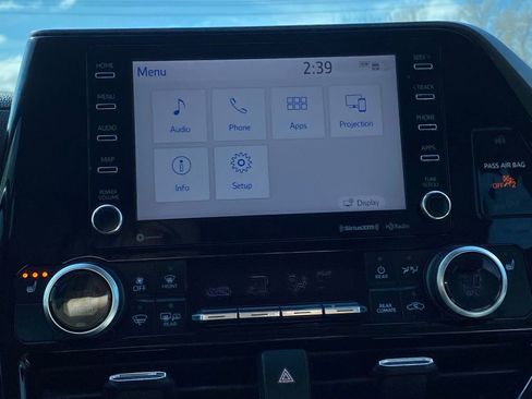 Used 2020 Toyota Highlander XLE image 13