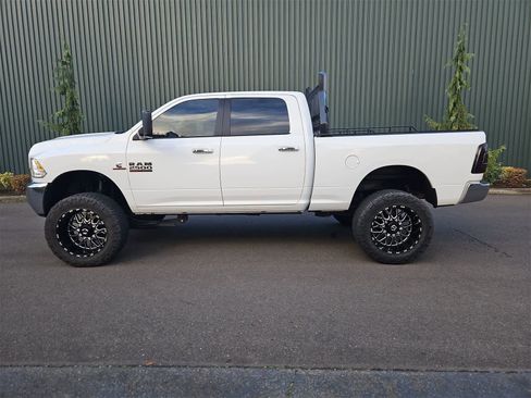 Used 2018 RAM 2500 SLT image 3