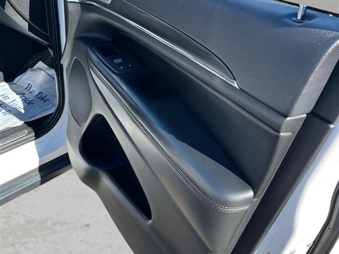 Used 2019 Jeep Grand Cherokee Limited AWD/4WD image 28