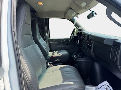 Used 2017 Chevrolet Express 2500 image 10