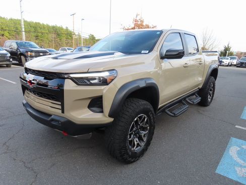 Used 2023 Chevrolet Colorado ZR2 w/ ZR2 Convenience Package III image 3