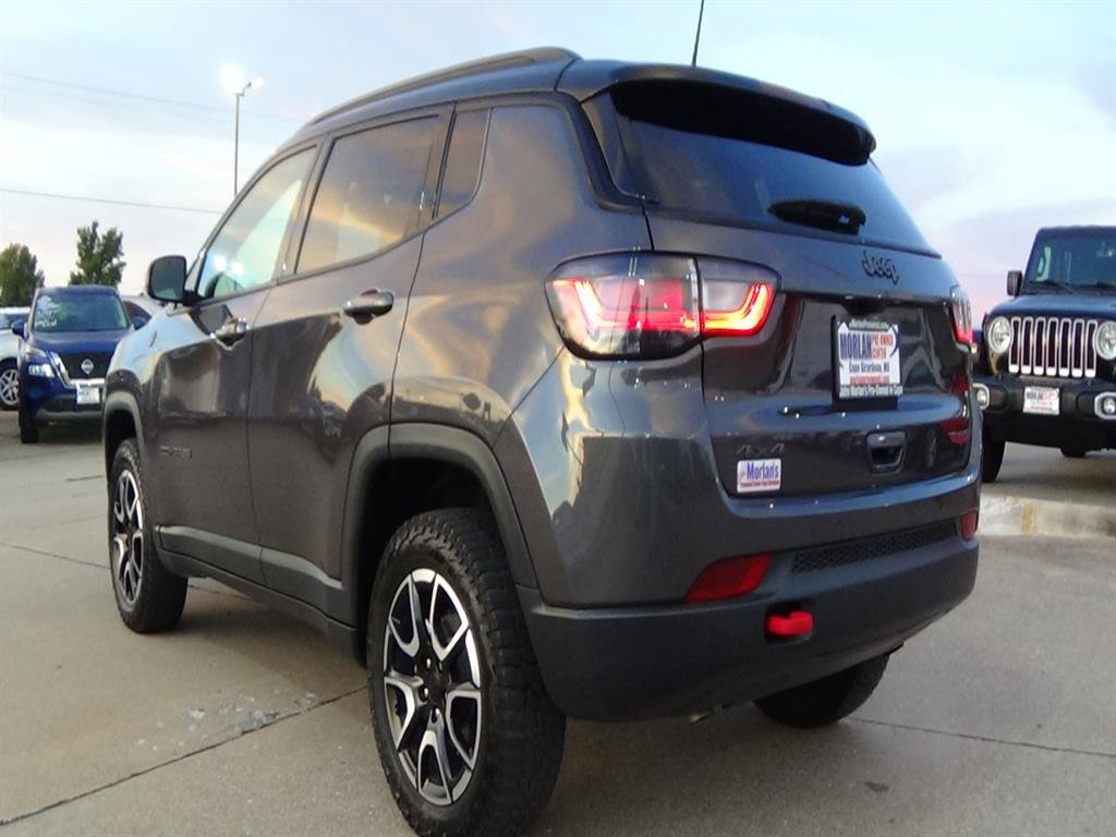 Certified 2024 Jeep Compass Trailhawk w/ Trailhawk Elite Group AWD/4WD image 8
