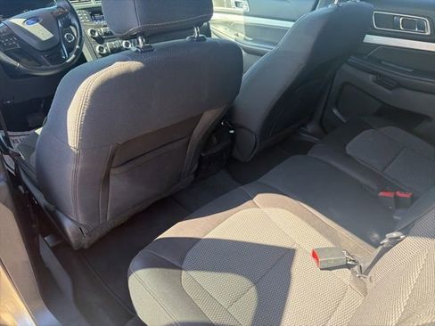 Used 2017 Ford Explorer XLT AWD/4WD image 19