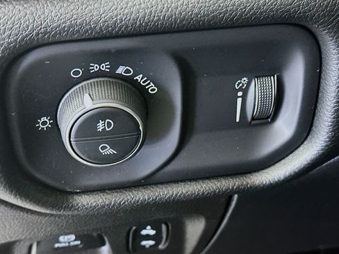 Used 2022 RAM 1500 Big Horn AWD/4WD image 17