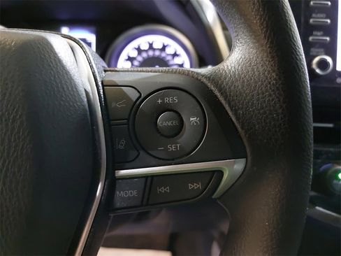 Used 2022 Toyota Camry LE image 17