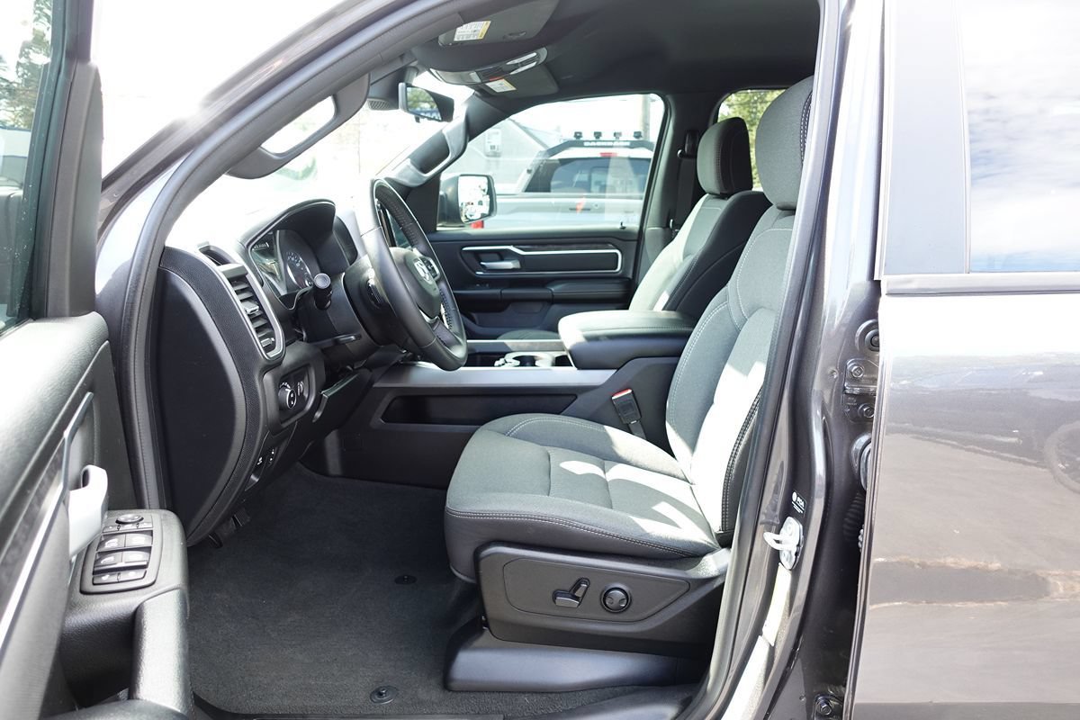 Used 2024 RAM 1500 Big Horn AWD/4WD image 18