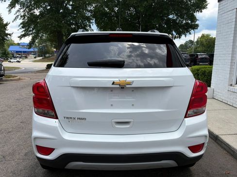 Used 2021 Chevrolet Trax LT w/ Premium Seat Package AWD/4WD image 6