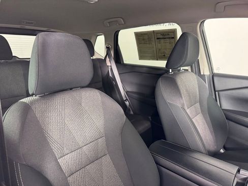 Used 2025 Nissan Rogue SV image 31