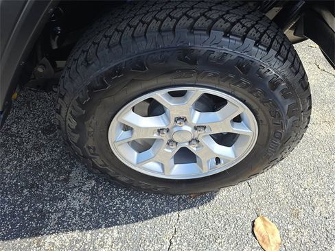 Used 2021 Jeep Wrangler Unlimited Islander image 5