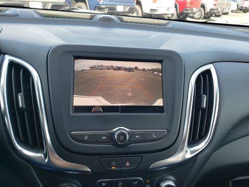 Used 2022 Chevrolet Equinox LT w/ Driver Convenience Package image 39