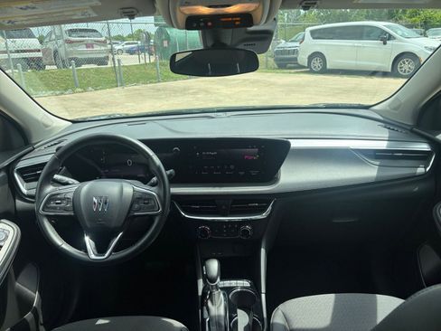 Used 2025 Buick Encore GX Preferred image 32