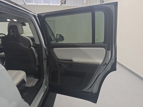 Used 2023 Rivian R1S Adventure AWD/4WD image 19