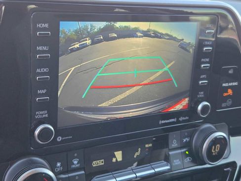 Used 2021 Toyota Highlander LE image 23