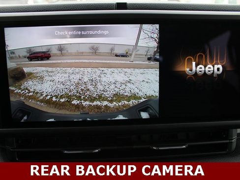 Used 2025 Jeep Gladiator Sport image 18