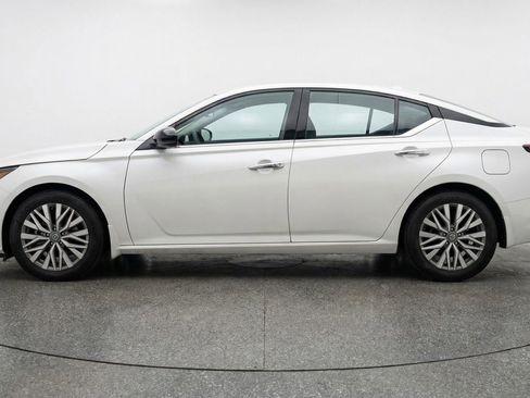 Used 2025 Nissan Altima 2.5 SV image 5