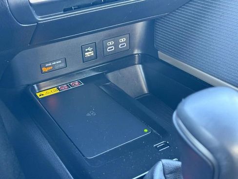 Used 2025 Toyota Camry SE image 19