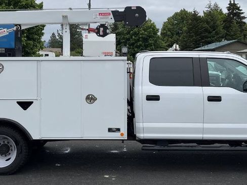 Used 2022 Ford F550 4x4 Crew Cab Super Duty w/ Power Equipment Group image 4