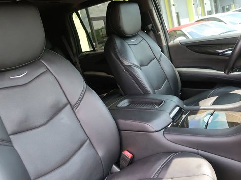 Used 2020 Cadillac Escalade Platinum image 25