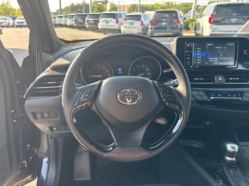 Used 2018 Toyota C-HR XLE FWD image 14