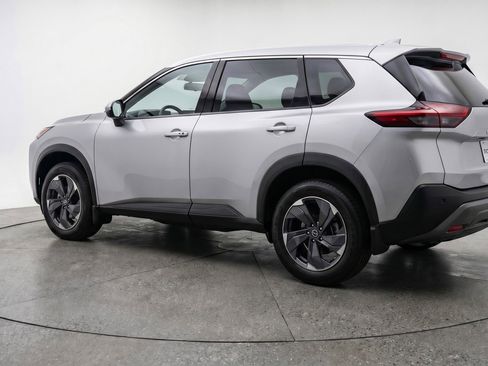 Used 2025 Nissan Rogue SV image 6