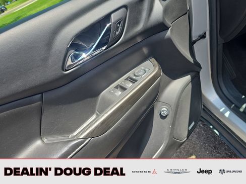 Used 2017 GMC Acadia SLT AWD/4WD image 12