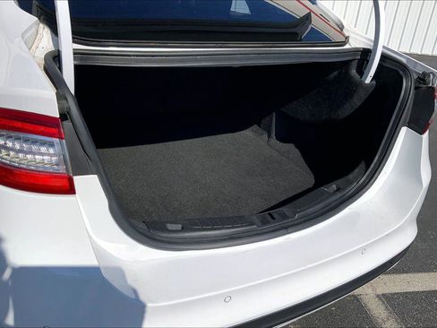 Used 2015 Ford Fusion SE w/ Equipment Group 202A image 25