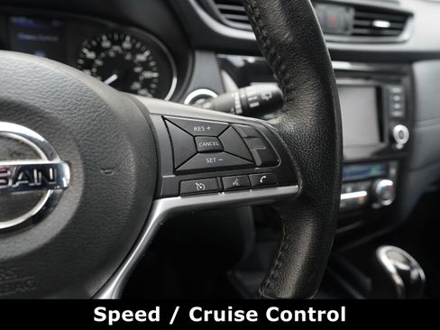 Used 2019 Nissan Rogue SV image 5