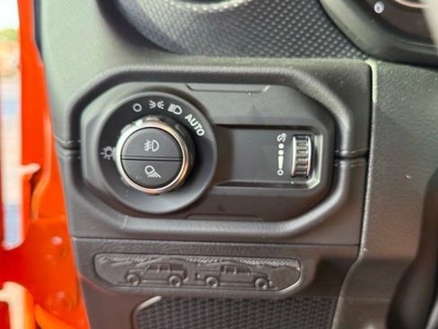 New 2025 Jeep Gladiator Mojave w/ Convenience Group image 25