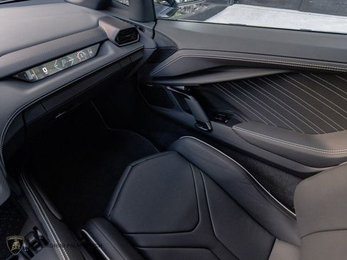 Used 2026 Lamborghini Revuelto AWD/4WD image 7
