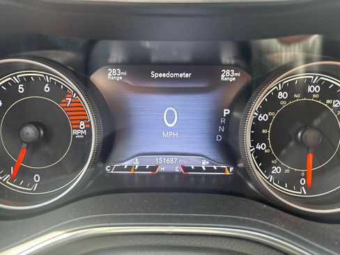 Used 2019 Jeep Cherokee Trailhawk w/ Cold Weather Group AWD/4WD image 17