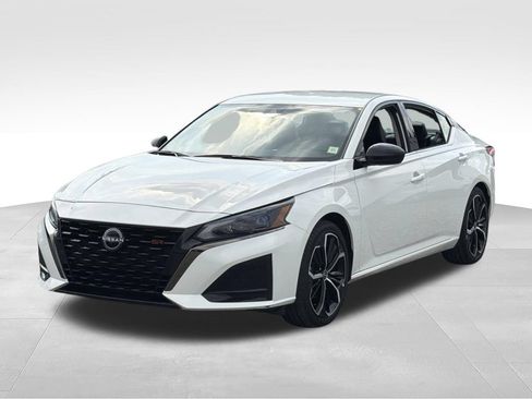 Used 2024 Nissan Altima 2.5 SR FWD image 3