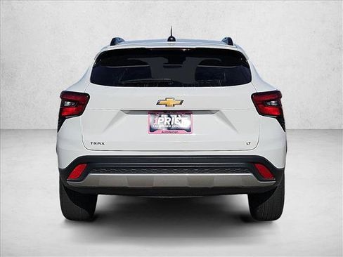 Used 2025 Chevrolet Trax LT FWD image 6