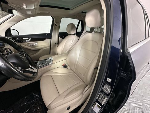 Used 2021 Mercedes-Benz GLC 300 4MATIC w/ Premium Package image 11