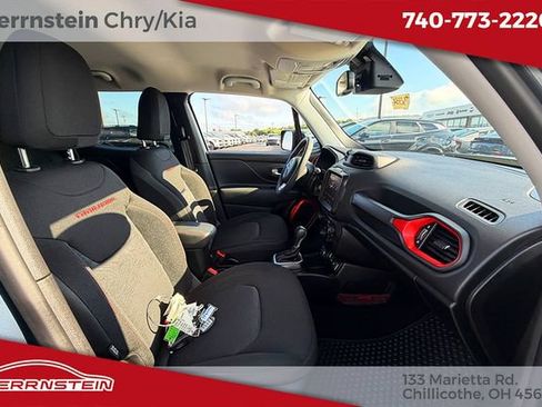 Used 2023 Jeep Renegade Trailhawk AWD/4WD image 35