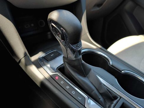 Used 2022 Chevrolet Equinox LS AWD/4WD image 19