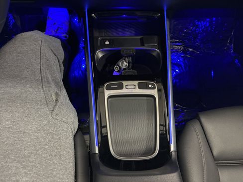 Used 2025 Mercedes-Benz GLB 250 4MATIC image 17