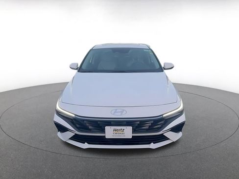 Used 2025 Hyundai Elantra Limited image 4