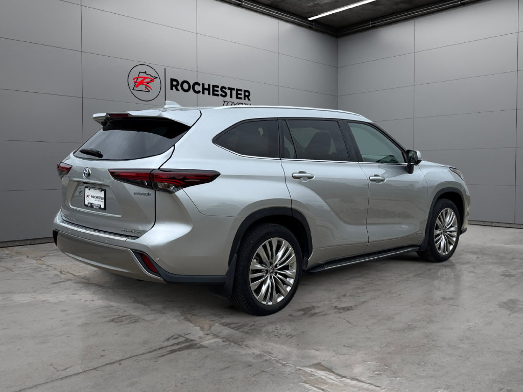 Used 2024 Toyota Highlander Platinum AWD/4WD image 5