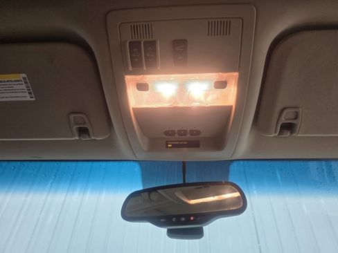 Used 2010 Cadillac Escalade Luxury image 32