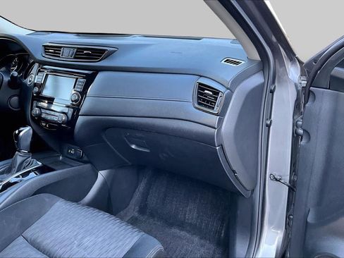 Used 2019 Nissan Rogue SV FWD image 16