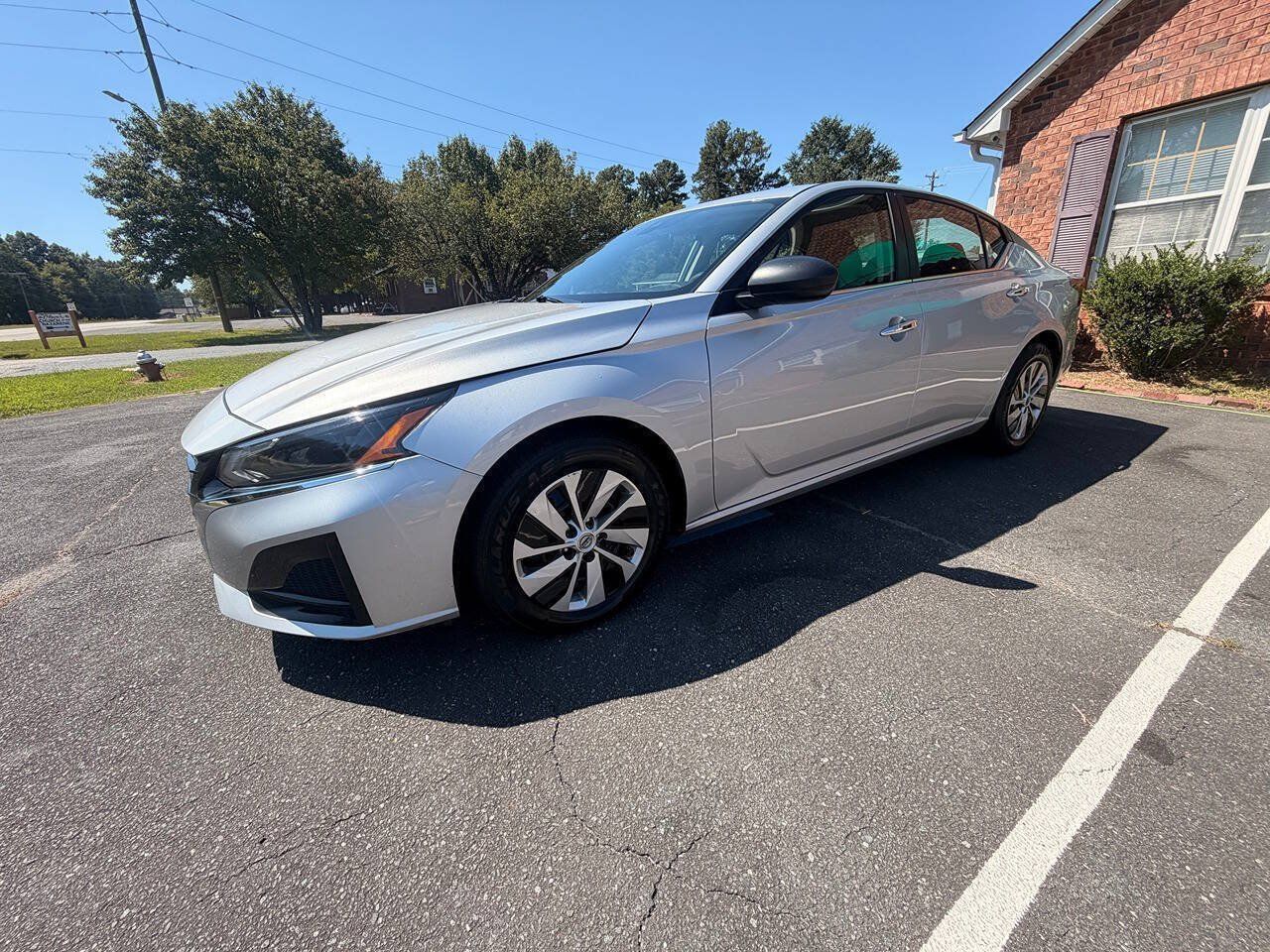 Used 2024 Nissan Altima 2.5 S FWD image 3