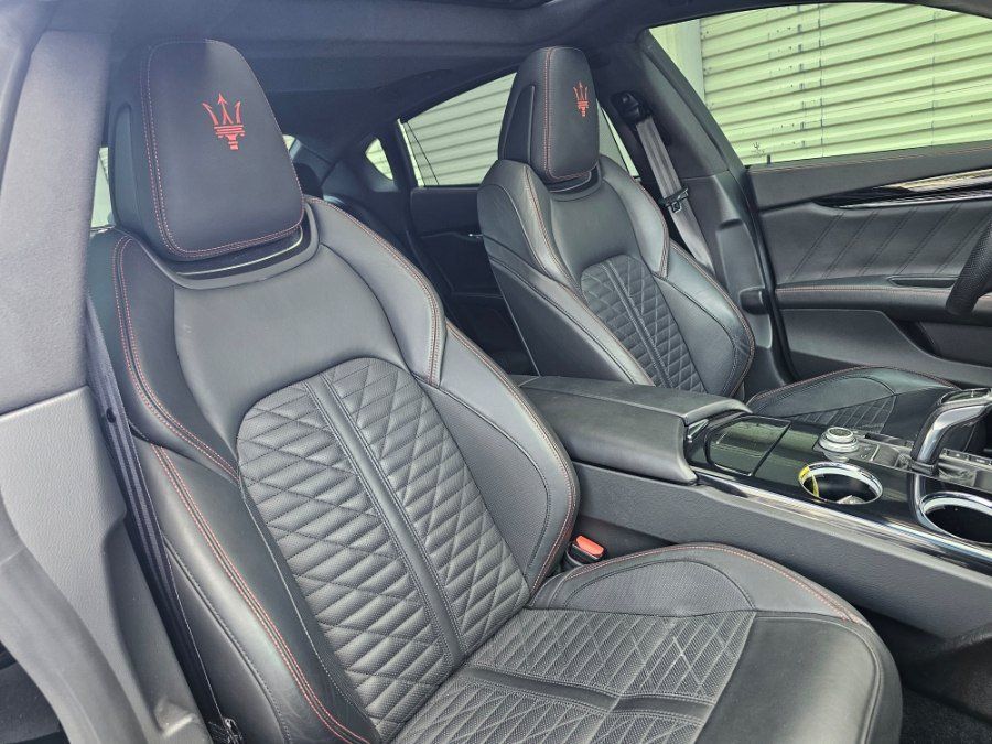 Used 2020 Maserati Quattroporte S GranSport Q4 AWD/4WD image 13