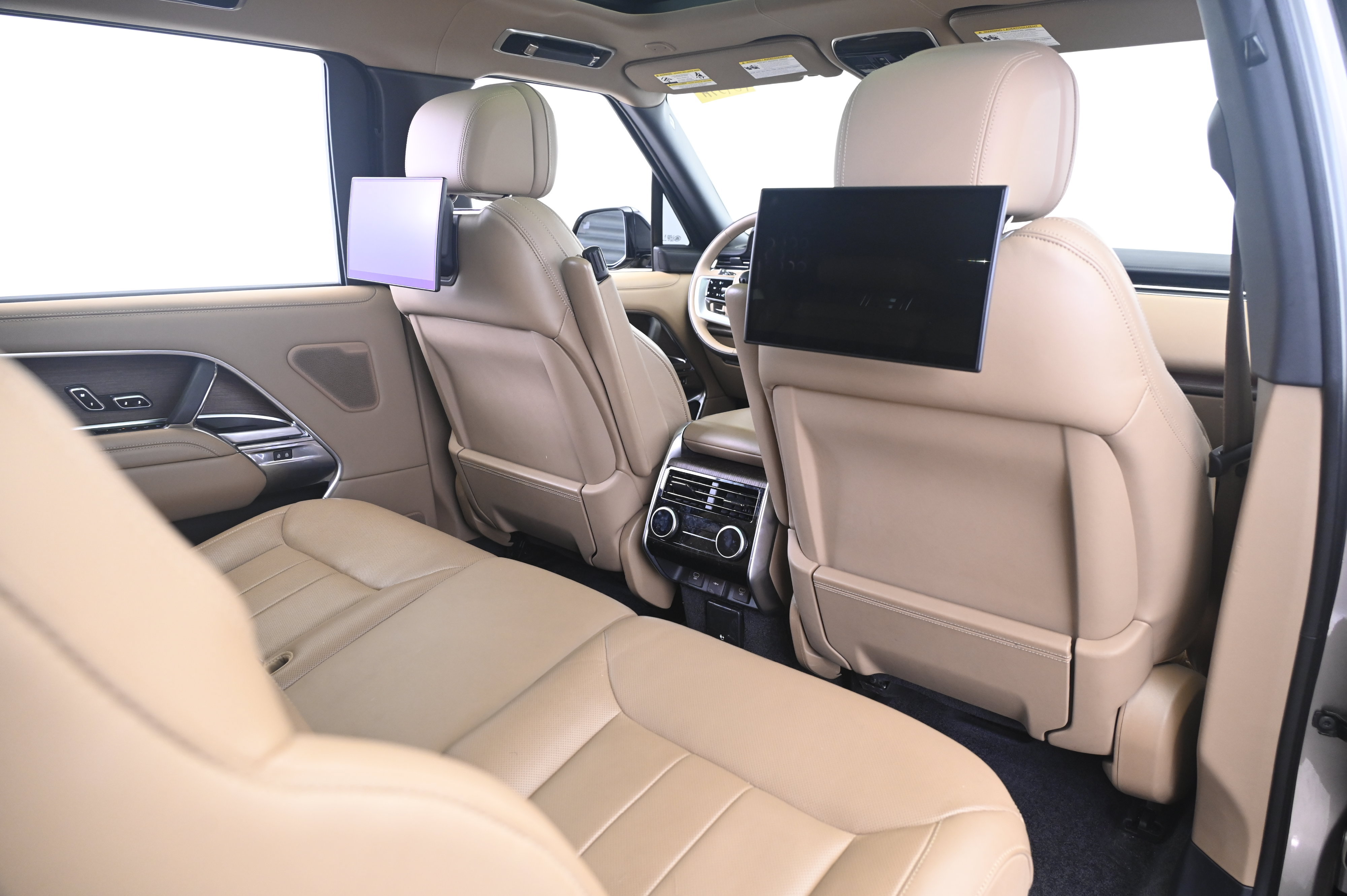 Used 2023 Land Rover Range Rover Long Wheelbase Autobiography AWD/4WD image 17