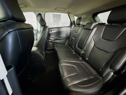 Used 2020 Ford Edge Titanium AWD/4WD image 25