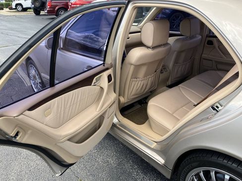 Used 2000 Mercedes-Benz E 320 Sedan image 18
